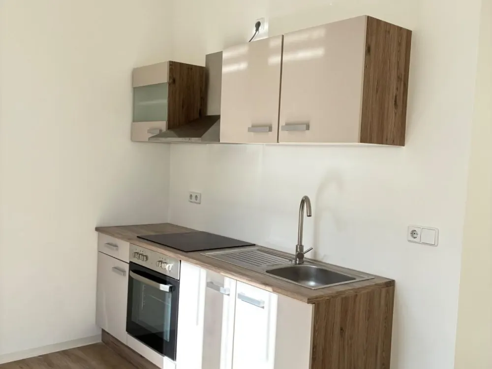 Studio Apartment with Balcony and Fitted Kitchen in Dresden, Bärensteiner Str.
