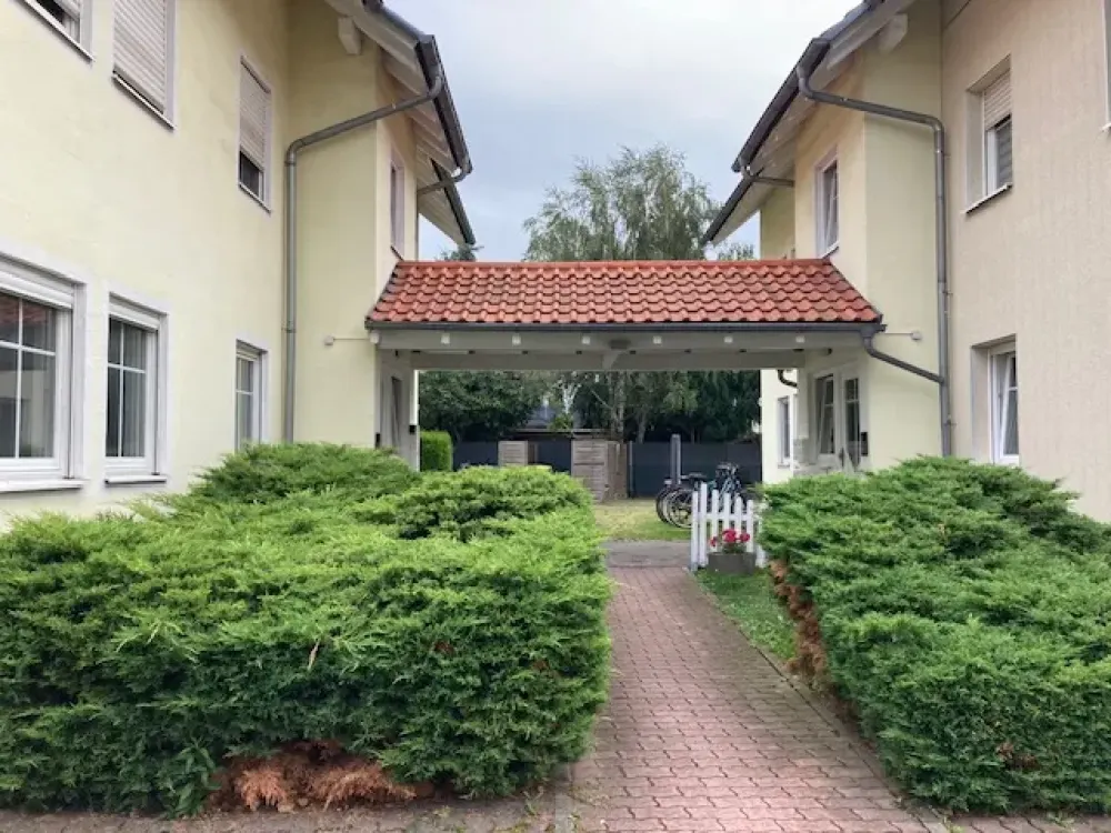 Schicke Dreizimmer-Souterrainwohnung in schöner Siedlung!