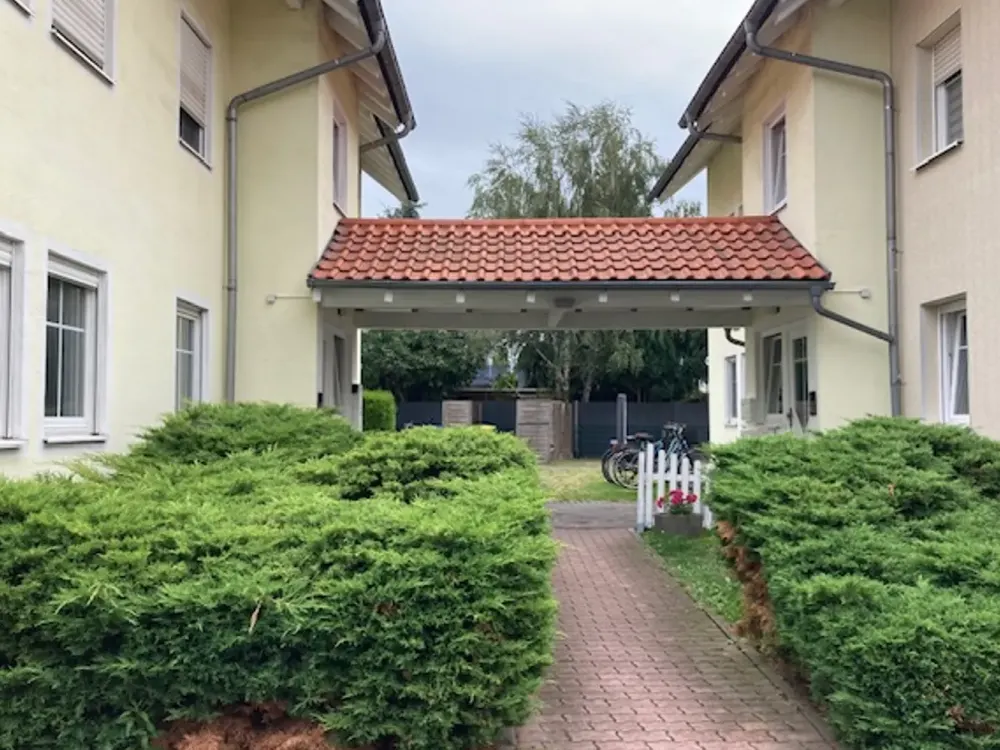 Schicke Dreizimmer-Souterrainwohnung in schöner Siedlung!