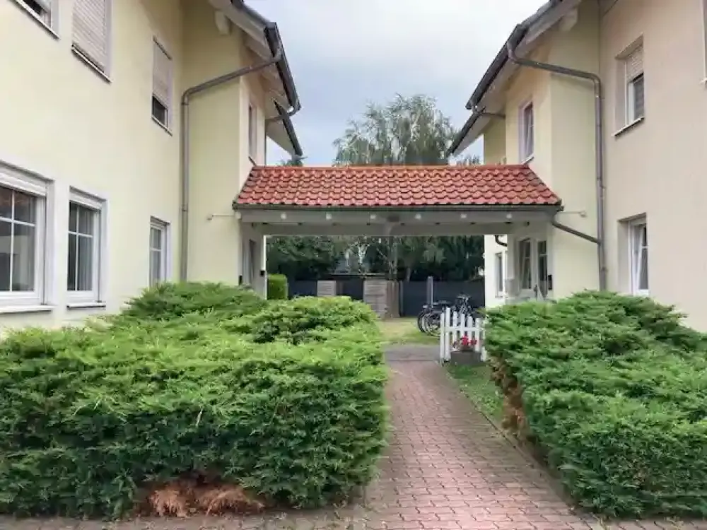 Schicke Dreizimmer-Souterrainwohnung in schöner Siedlung!