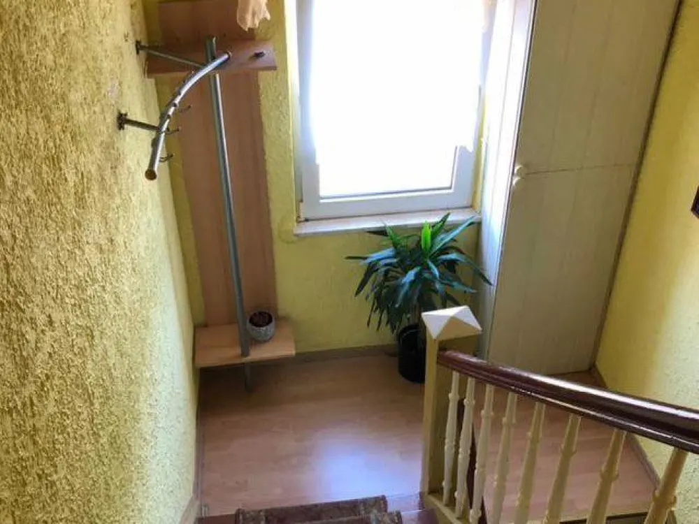 Zimmer möbliert