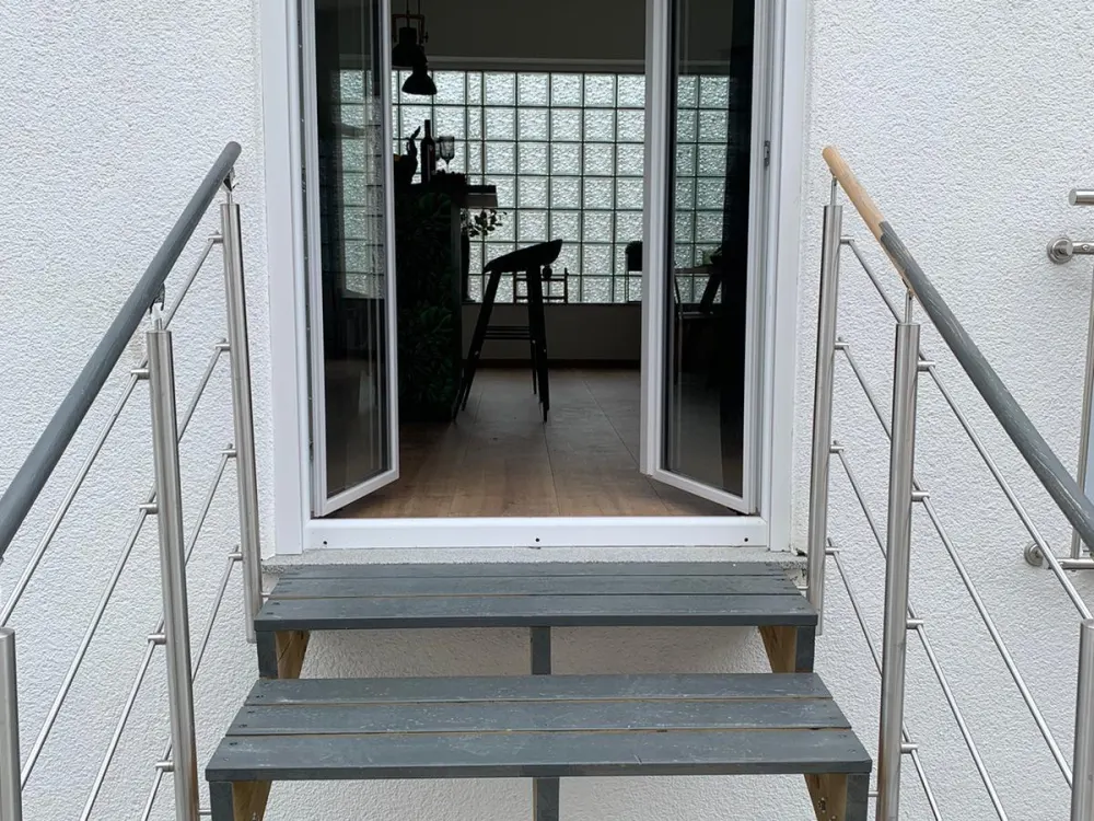 möblierte 2-Zimmer Wohnung Monatliche Miete 1.390,-EUR zzgl NK