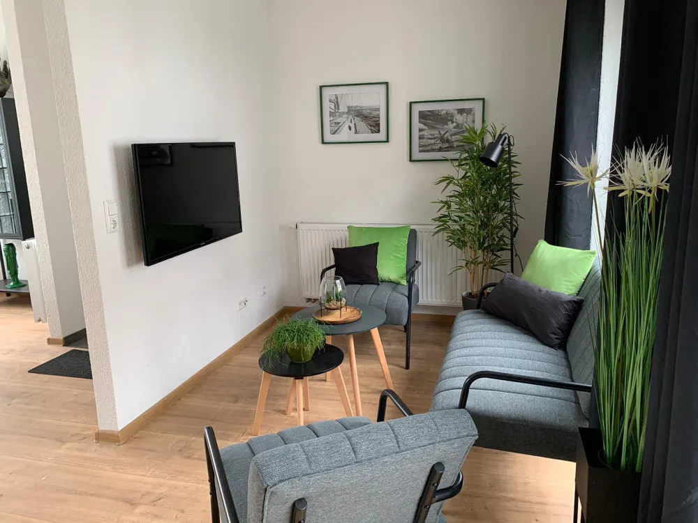 möblierte 2-Zimmer Wohnung Monatliche Miete 1.390,-EUR zzgl NK