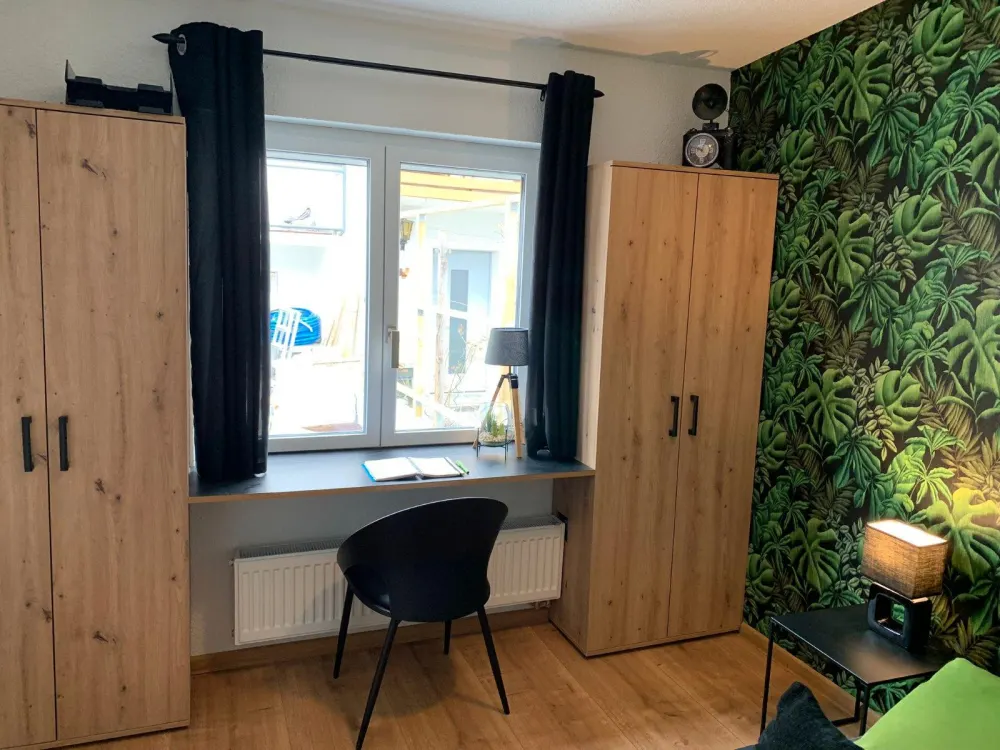 möblierte 2-Zimmer Wohnung Monatliche Miete 1.390,-EUR zzgl NK