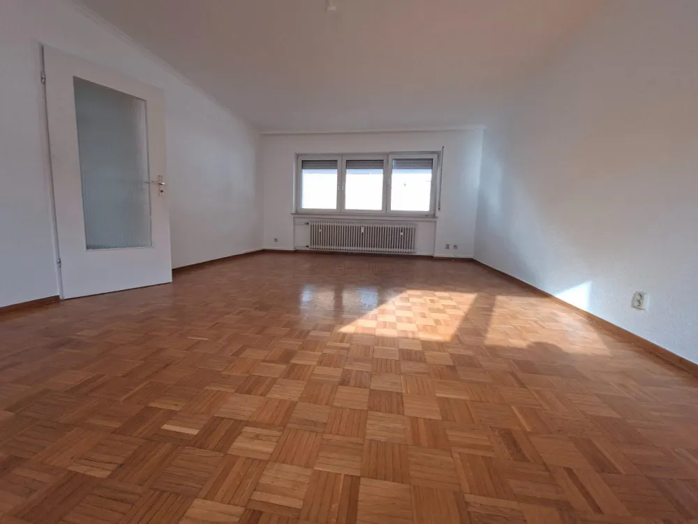 3 Zimmer Wohnung mit 80m² EBK & Stellplatz in Preungesheim