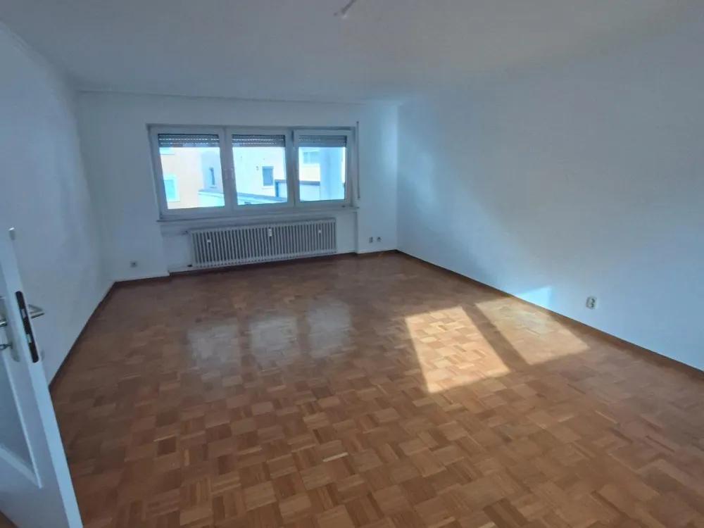 3 Zimmer Wohnung mit 80m² EBK & Stellplatz in Preungesheim