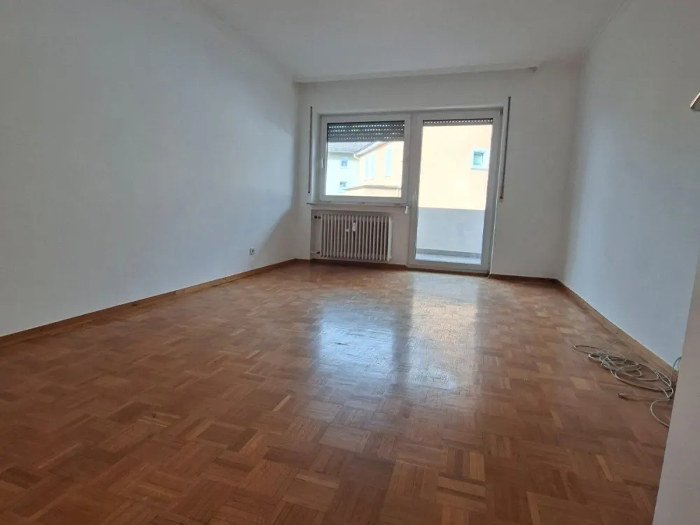 3 Zimmer Wohnung mit 80m² EBK & Stellplatz in Preungesheim