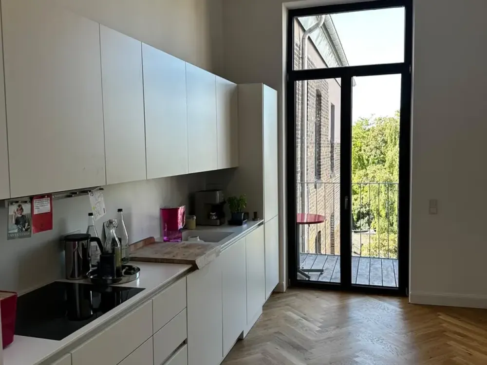 Stilvolle, 2-Zimmer- Altbauwohnung mit zwei Balkonen in zentraler Kölner Lage