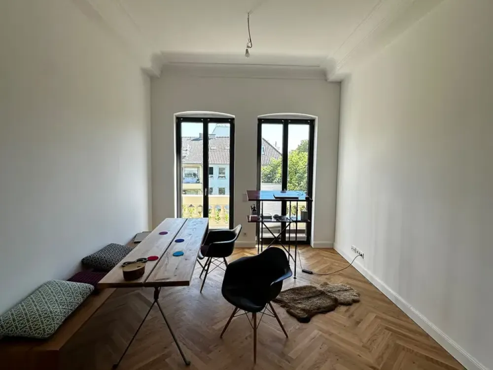 Stilvolle, 2-Zimmer- Altbauwohnung mit zwei Balkonen in zentraler Kölner Lage