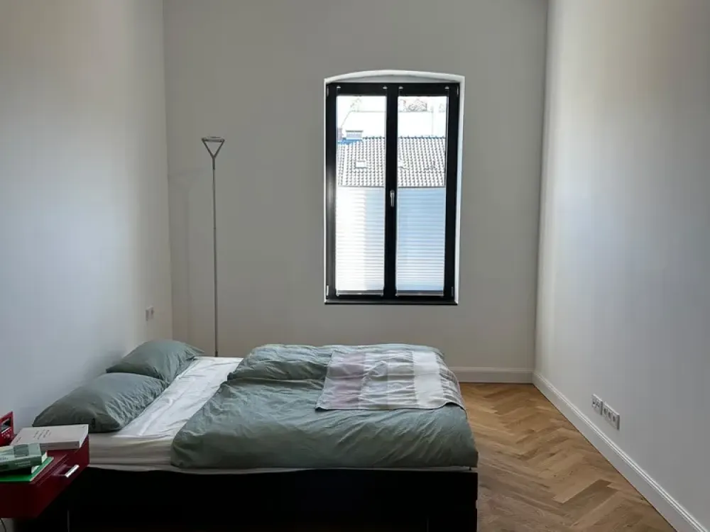 Stilvolle, 2-Zimmer- Altbauwohnung mit zwei Balkonen in zentraler Kölner Lage
