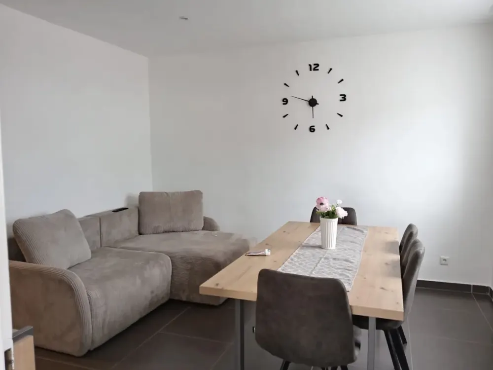 Space for Your Ideas: 3.5-Room Apartment in Malsch with Terrace