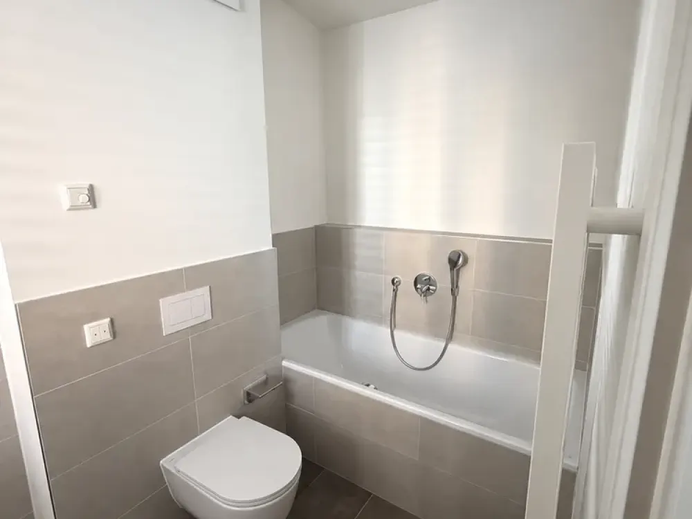Zuhause mit 3 Zimmern und Balkon in Frankfurt am Main