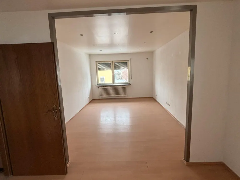 Große, helle 4-ZKB-Wohnung (85 qm) in ruhiger Lage in Elm