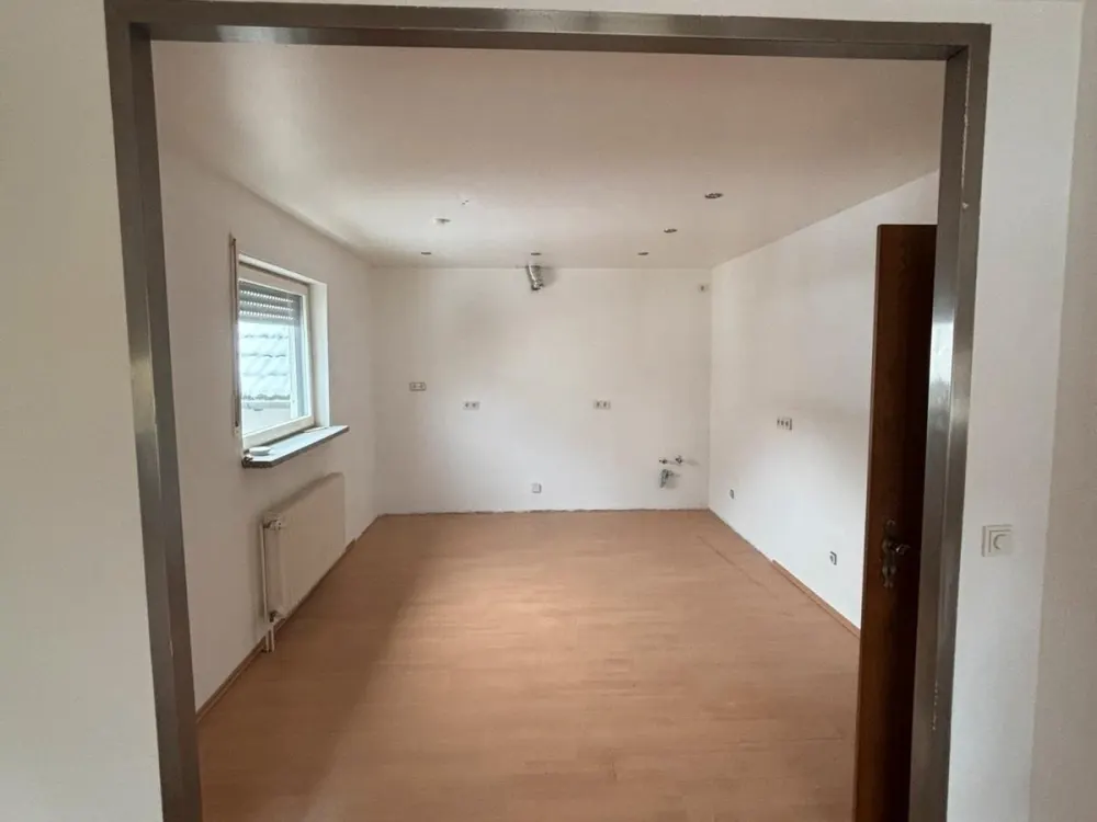Große, helle 4-ZKB-Wohnung (85 qm) in ruhiger Lage in Elm