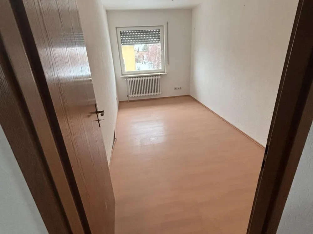 Große, helle 4-ZKB-Wohnung (85 qm) in ruhiger Lage in Elm