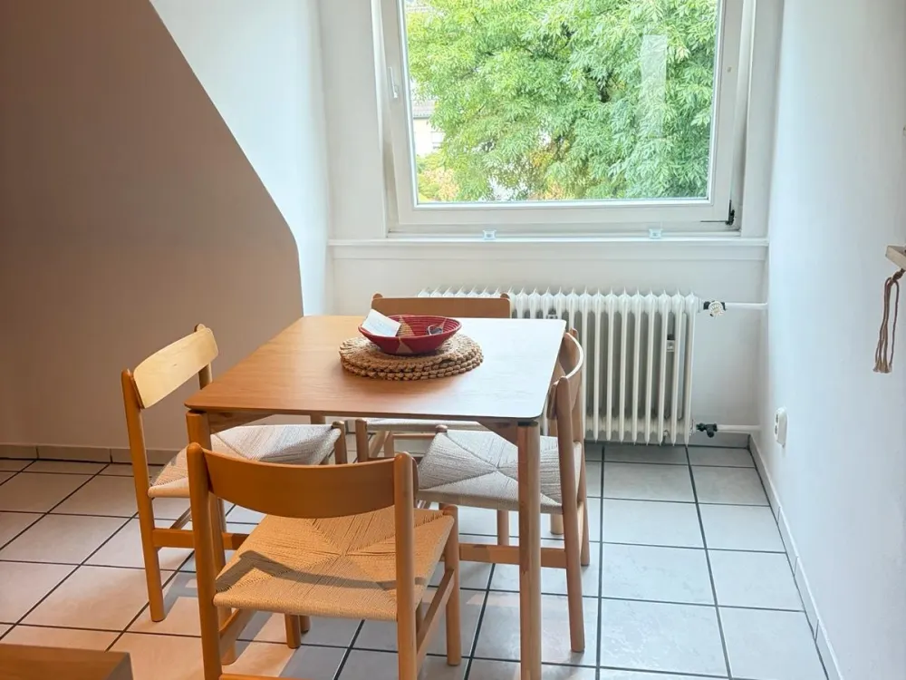 Helle 72qm DG Wohnung am Stadtpark I Parkett | EBK I ab 01.12.