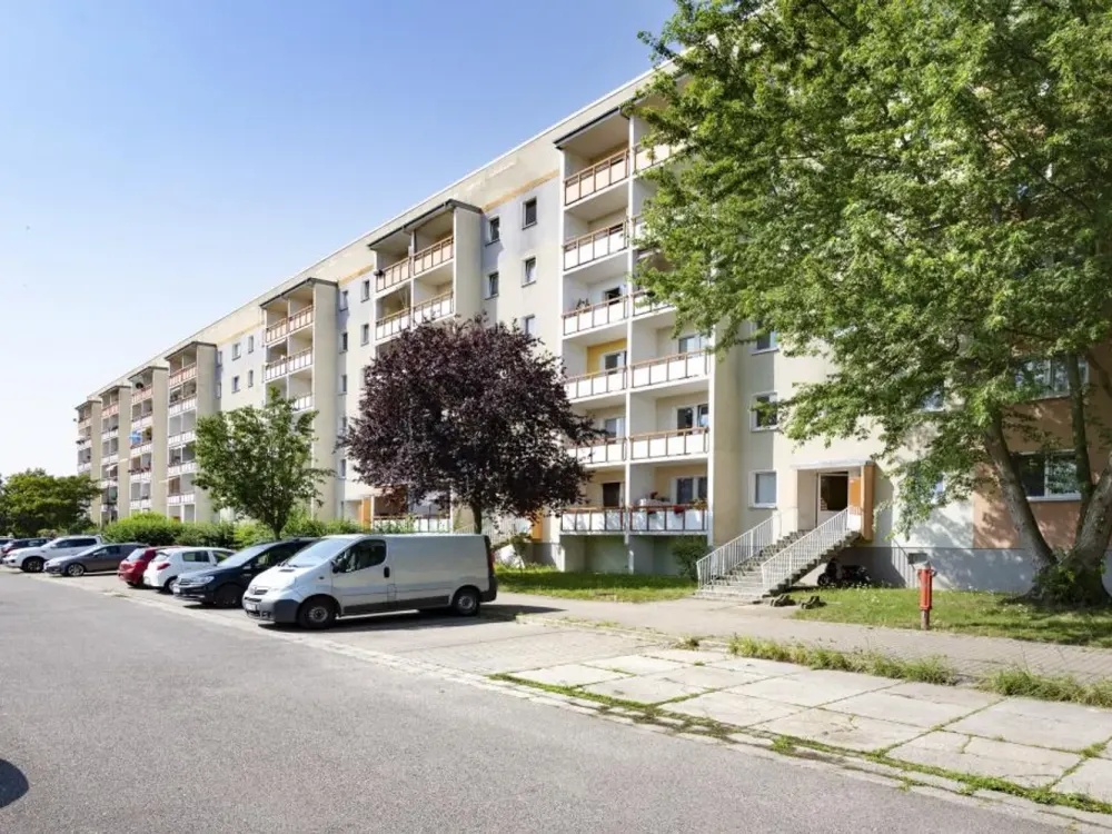 Bezugsfrei. Frisch renoviert. Bereit. / Available now. Renovated. Ready for you.