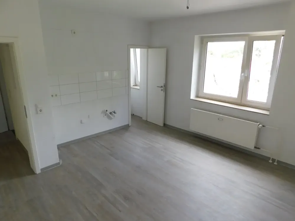 Achtung! Tolle 2-Zimmer-Wohnung mit Balkon inkl. Boden und Tapeten! Einzugsbereit!