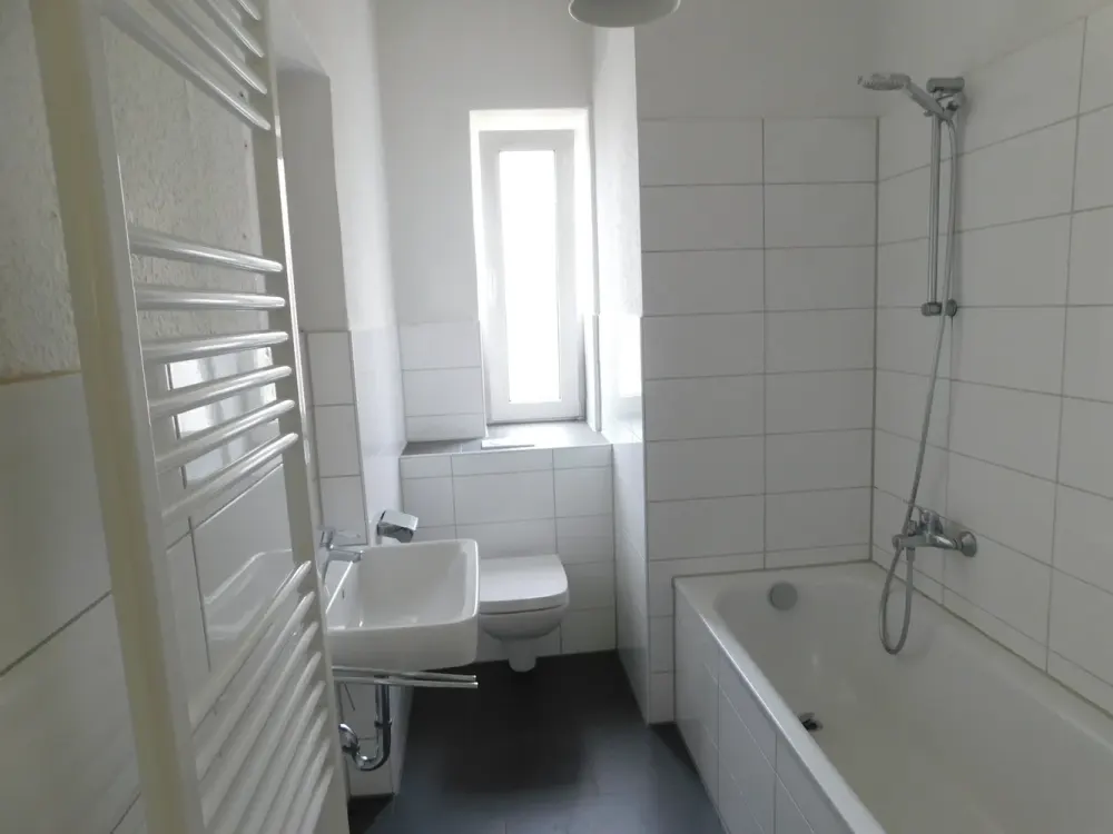 Achtung! Tolle 2-Zimmer-Wohnung mit Balkon inkl. Boden und Tapeten! Einzugsbereit!