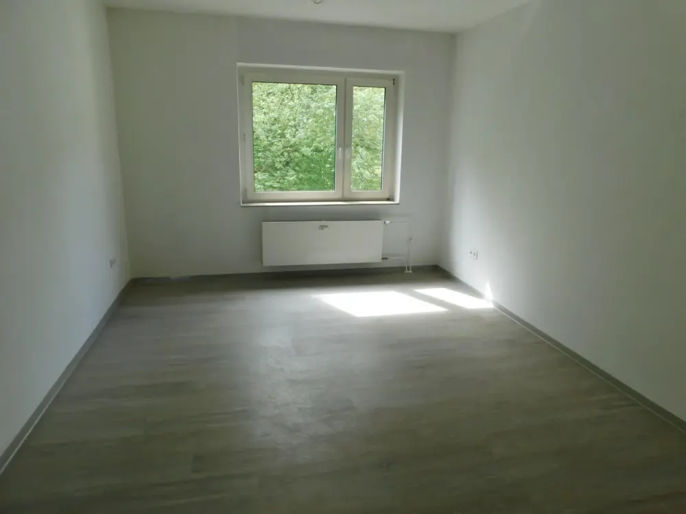Achtung! Tolle 2-Zimmer-Wohnung mit Balkon inkl. Boden und Tapeten! Einzugsbereit!