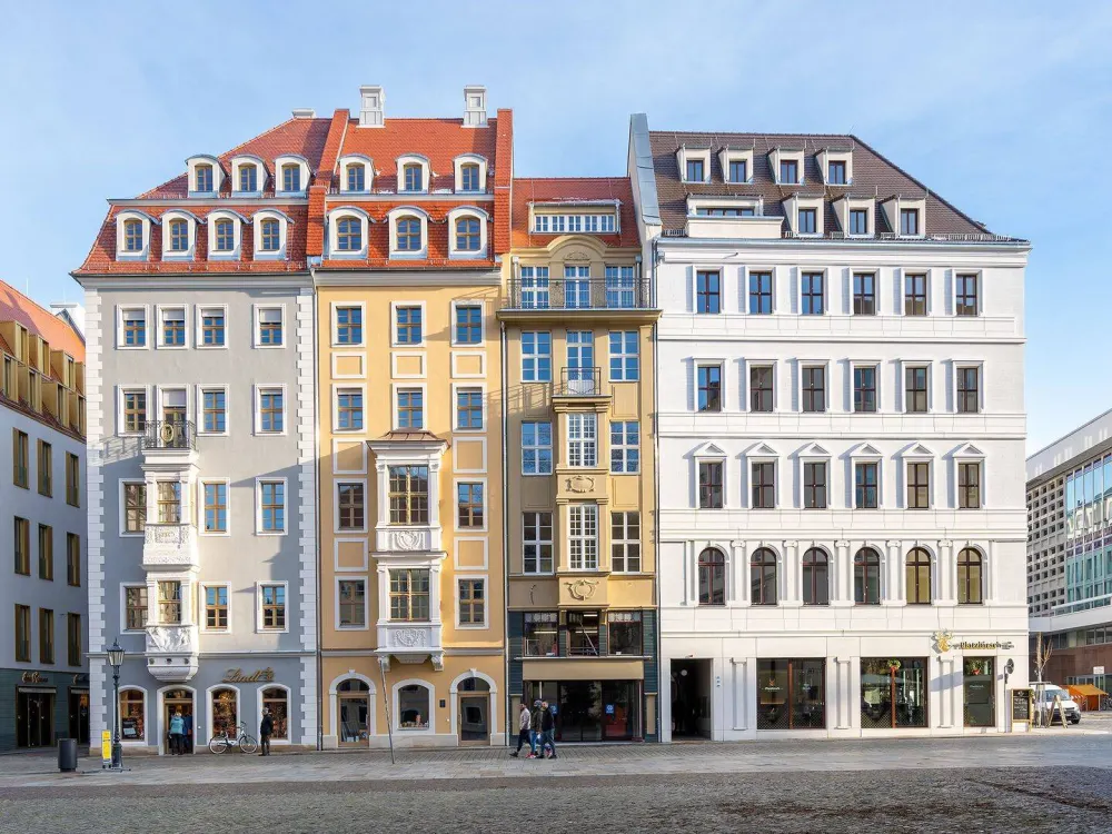 3 Zimmer mit EBK, große Loggia, Parkett, Gäste-WC