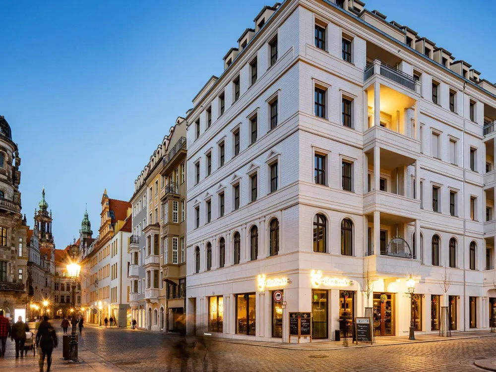 3 Zimmer mit EBK, große Loggia, Parkett, Gäste-WC