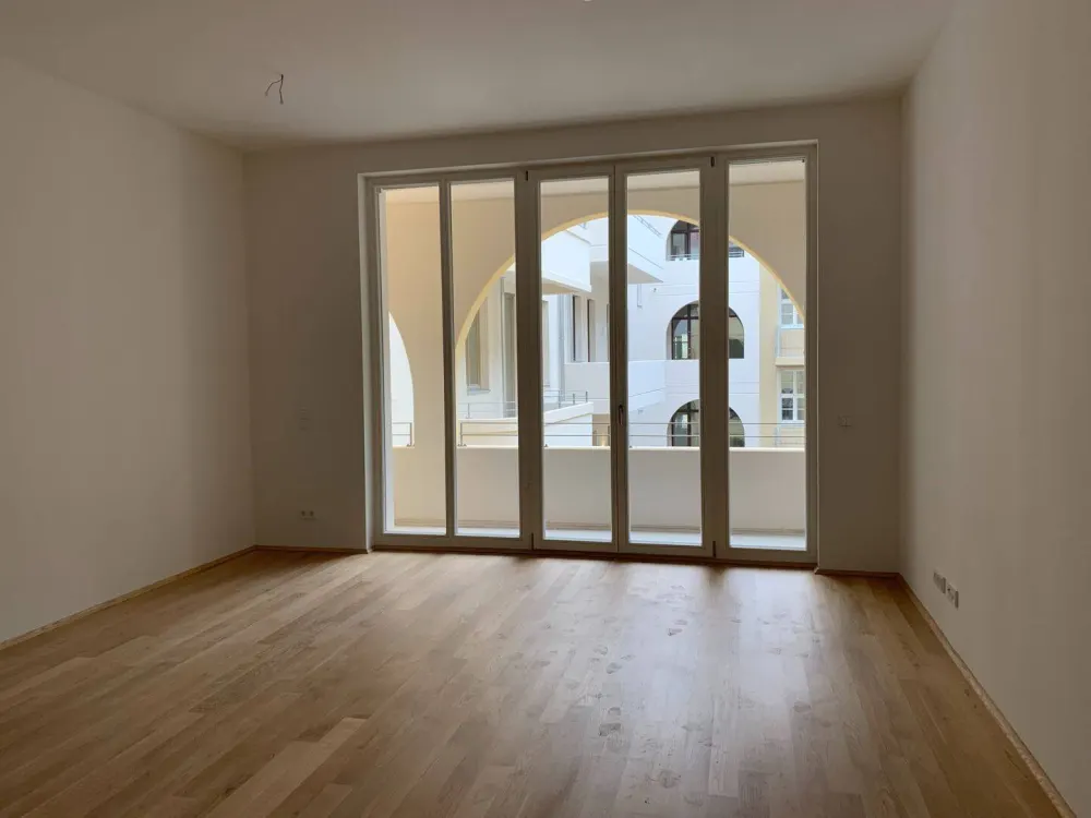 3 Zimmer mit EBK, große Loggia, Parkett, Gäste-WC