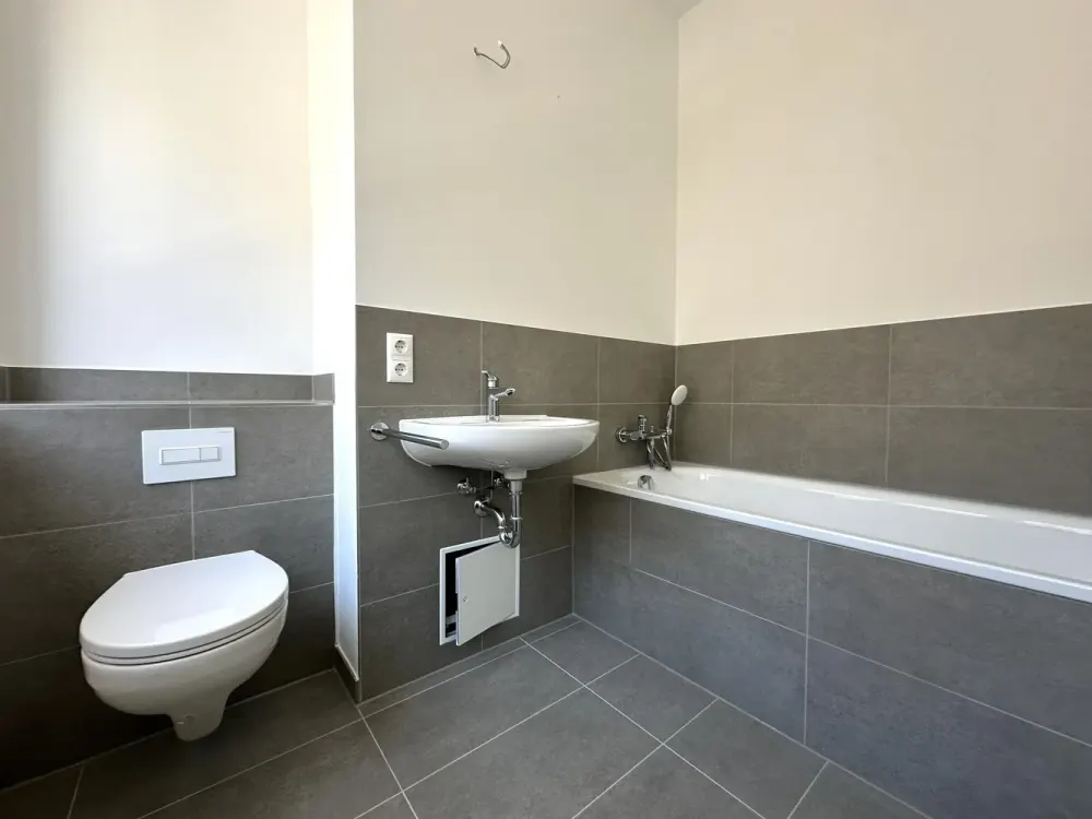 3 Zimmer | Balkon | sanierter Altbau, Wohnen im Zentrum-Ost | Optional mit EBK