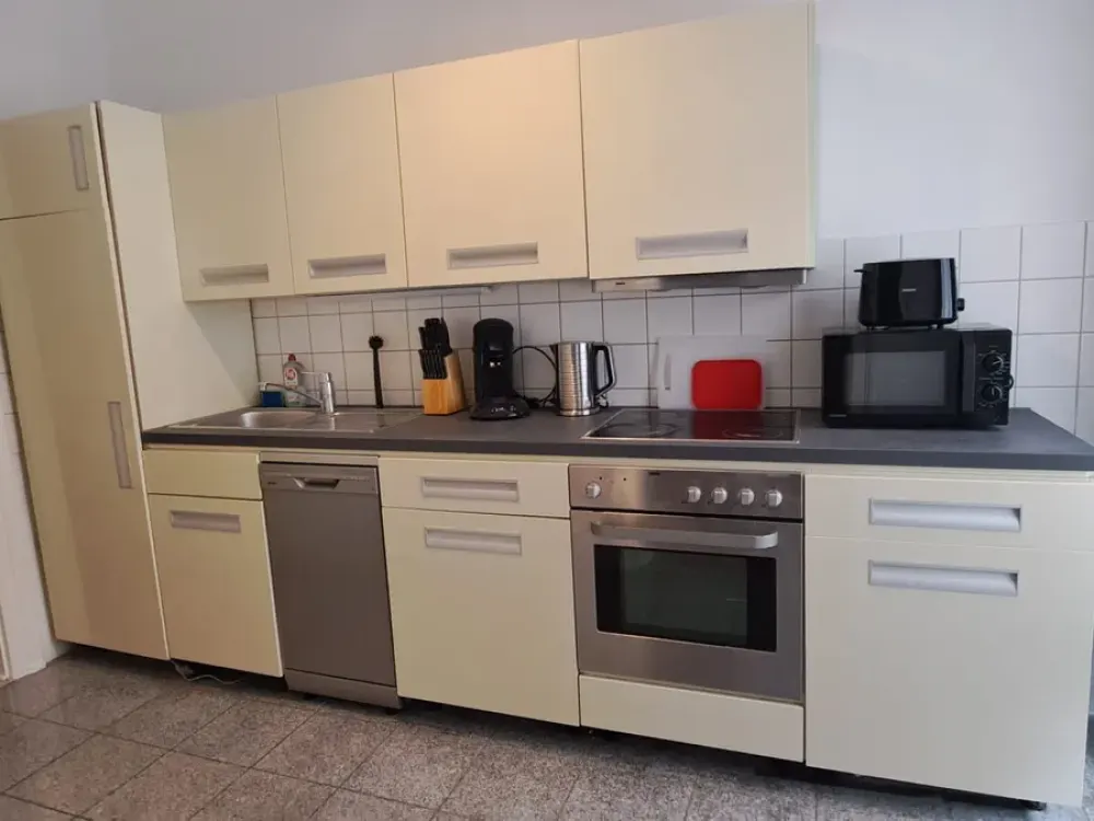 Vollmöblierte 2-Zimmer EG Wohnung mit Terrasse, nähe Konstablerwache