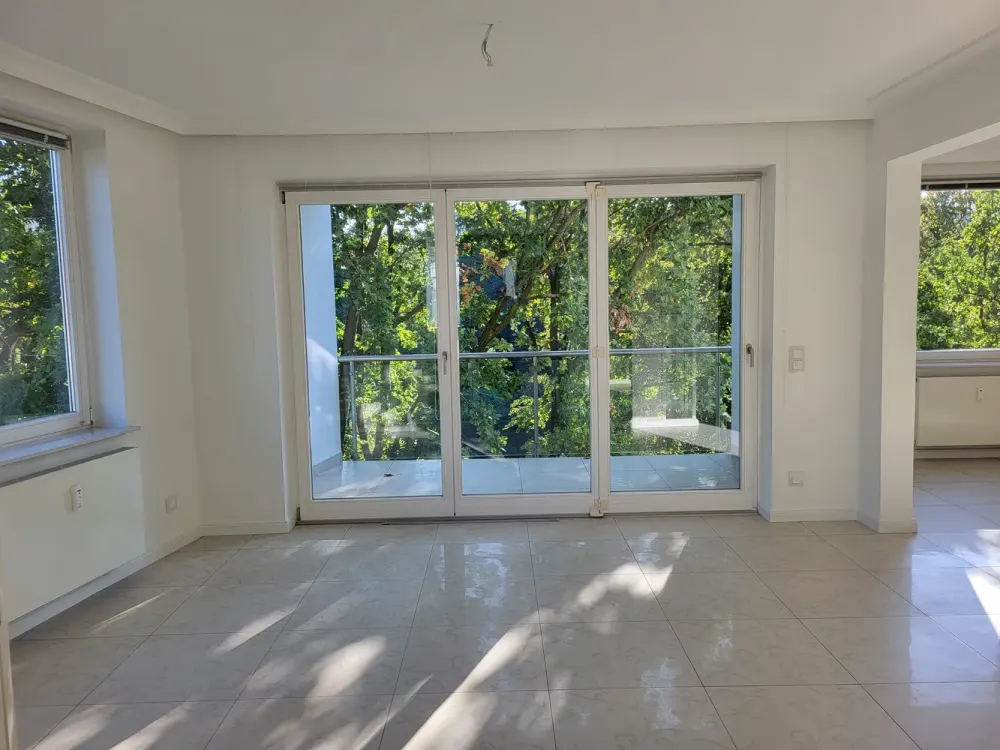 Representative 3-Room Apartment Directly on the Wallanlagen