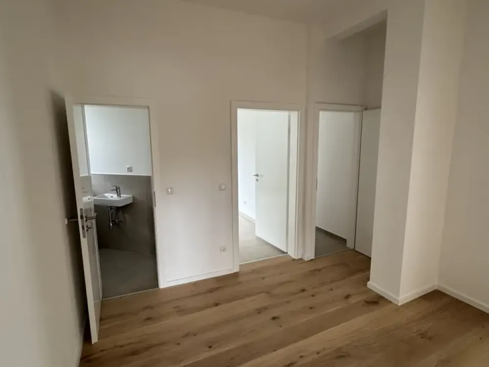 Erstbezug nach Kernsanierung, Stilvolle 3-Zimmer-Wohnung mit Balkon und hochwertiger Ausstattung