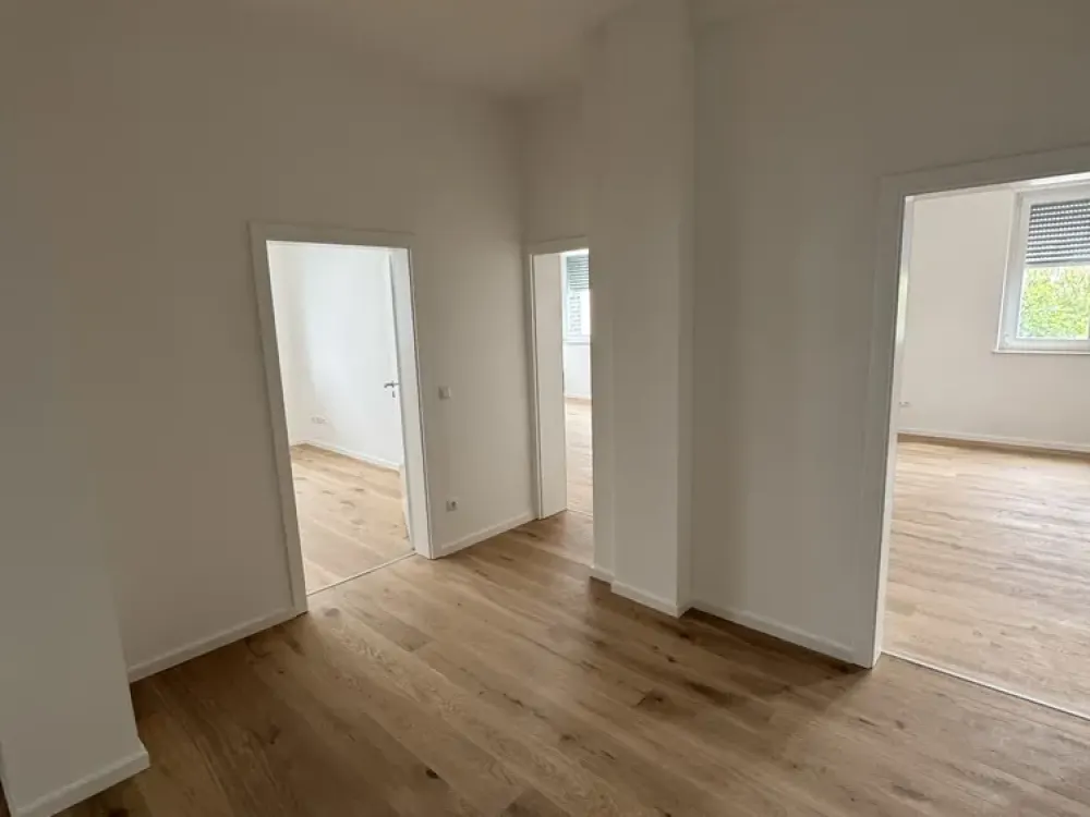 Erstbezug nach Kernsanierung, Stilvolle 3-Zimmer-Wohnung mit Balkon und hochwertiger Ausstattung