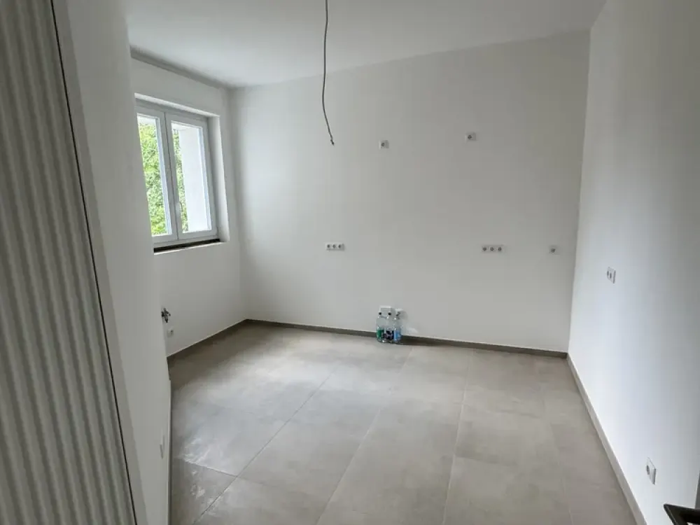 Erstbezug nach Kernsanierung, Stilvolle 3-Zimmer-Wohnung mit Balkon und hochwertiger Ausstattung
