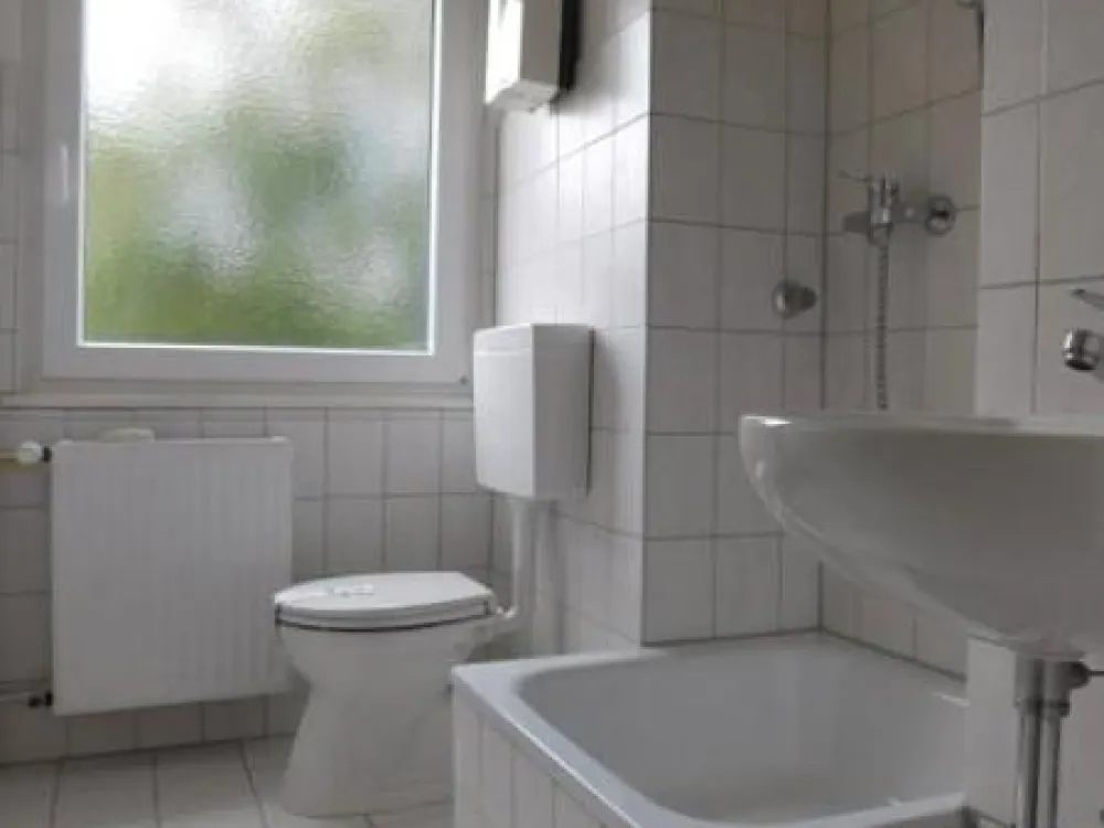 Bezugsfertige 2-Zimmerwohnung im 1. OG in ruhiger Lage mit Vinylboden...