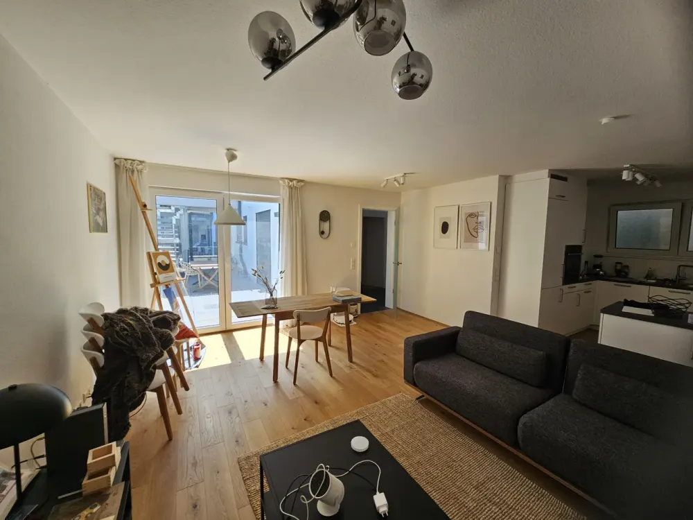 Möblierte 2 Zimmer-Wohnung mit EBK, Abstellraum, Kellerabteil und Stellplatz in Karlsruhe-Zentrum
