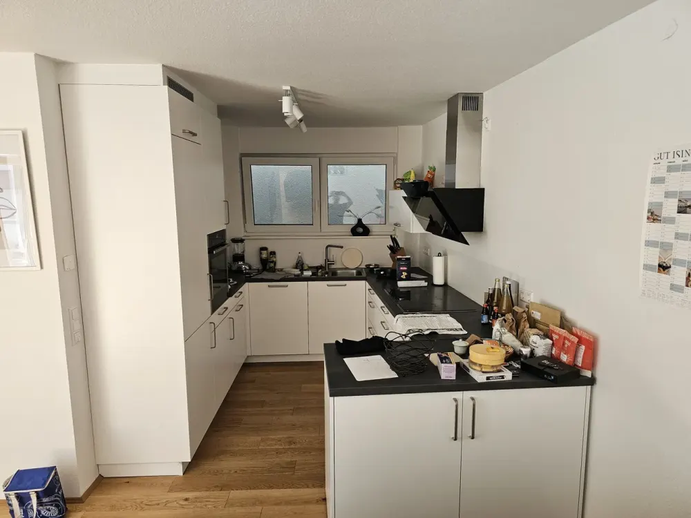Möblierte 2 Zimmer-Wohnung mit EBK, Abstellraum, Kellerabteil und Stellplatz in Karlsruhe-Zentrum