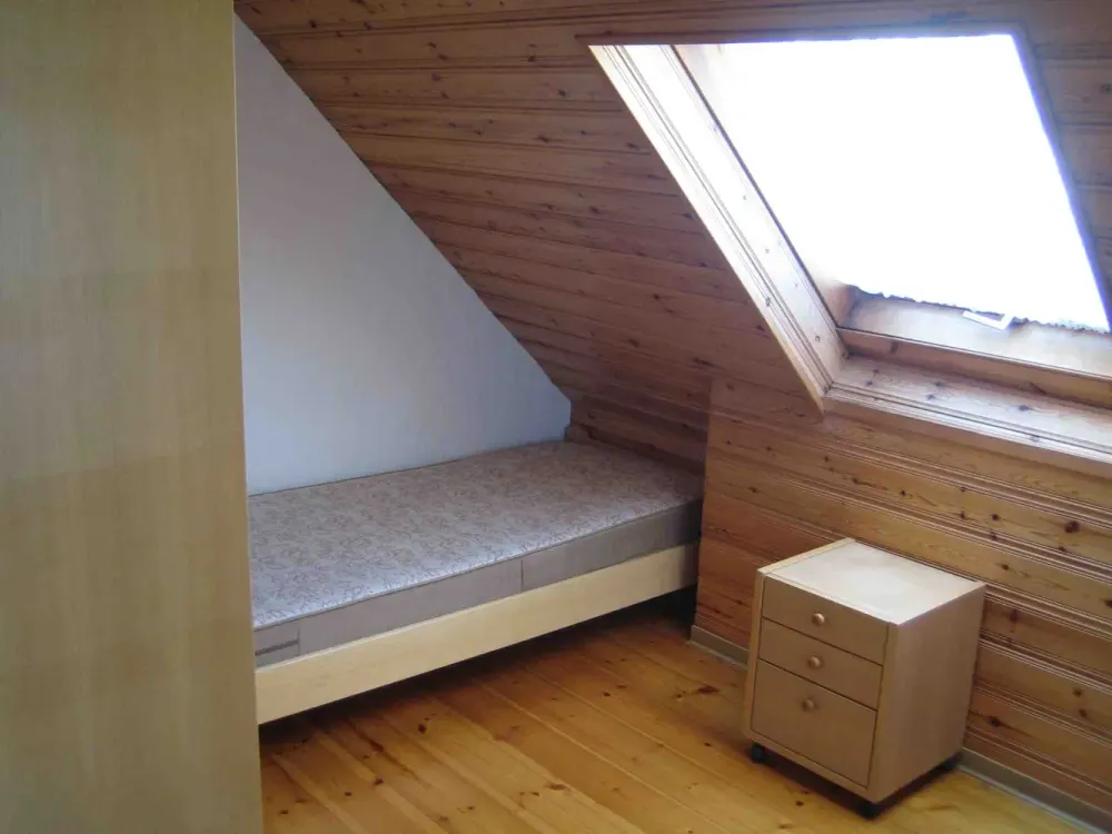 Möblierte Dachgeschosswohnung 1 Zi, Küche, Bad+WC