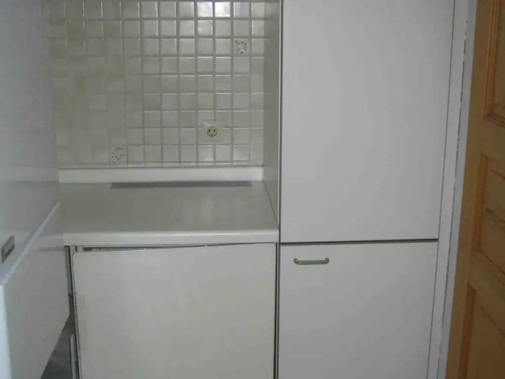Möblierte Dachgeschosswohnung 1 Zi, Küche, Bad+WC