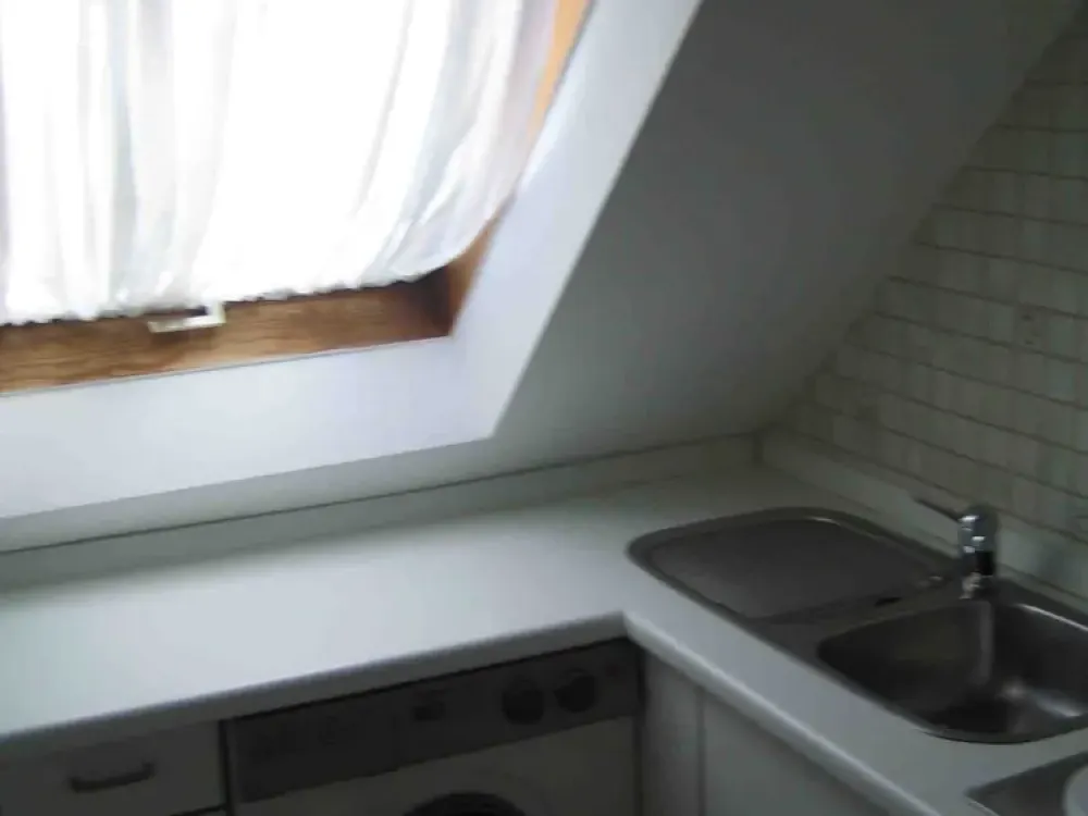 Möblierte Dachgeschosswohnung 1 Zi, Küche, Bad+WC