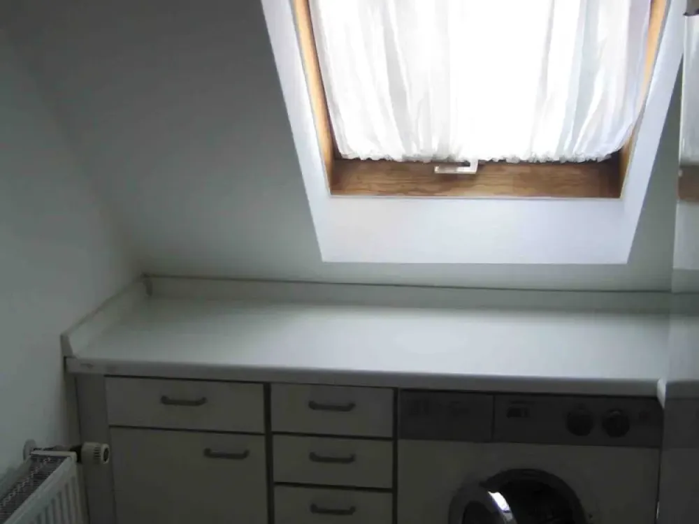 Möblierte Dachgeschosswohnung 1 Zi, Küche, Bad+WC