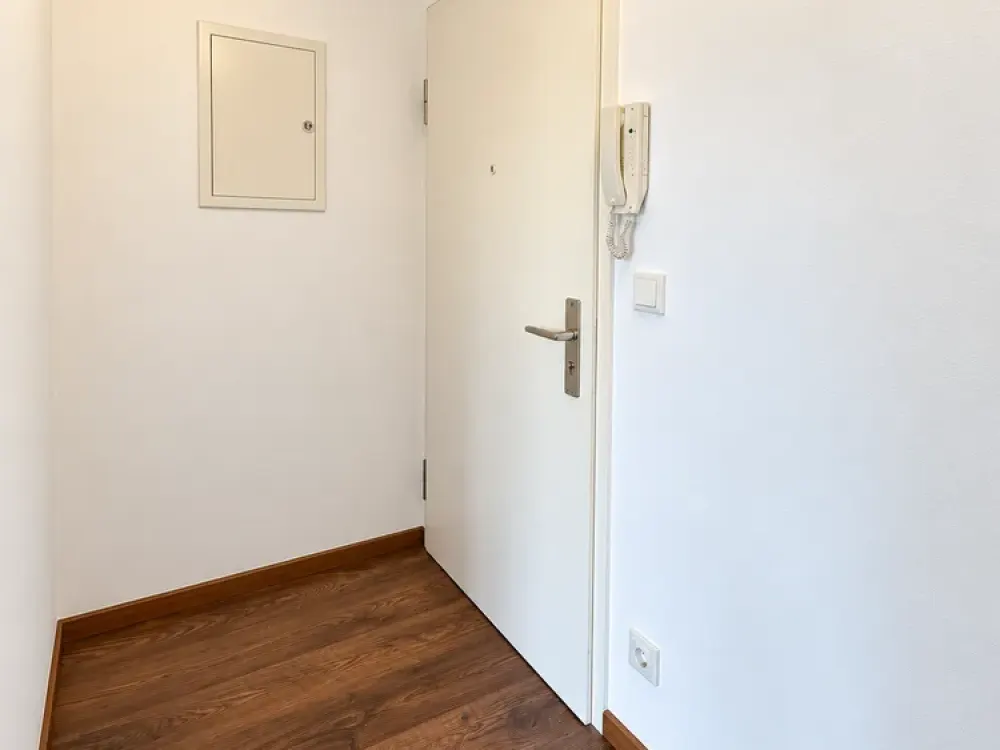 Sanierte 3-Zimmer-Wohnung mit Loggia und Einbauküche in ruhiger rückwärtiger Lage