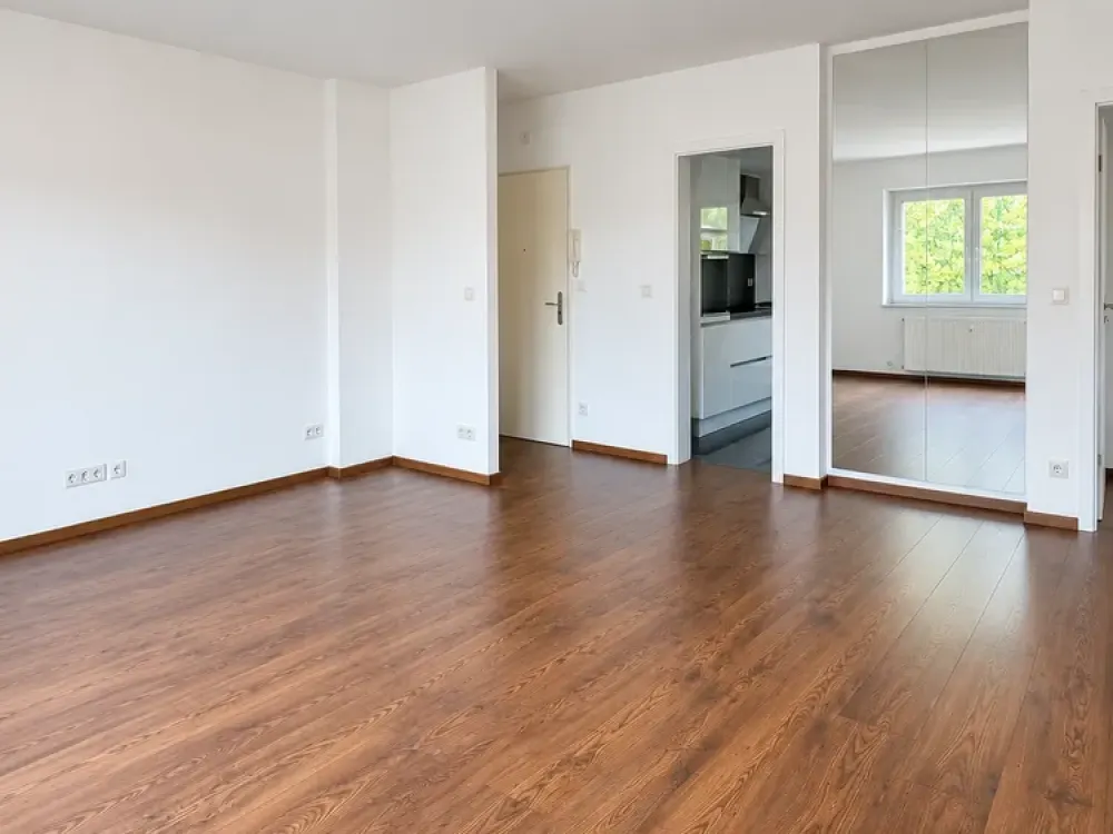 Sanierte 3-Zimmer-Wohnung mit Loggia und Einbauküche in ruhiger rückwärtiger Lage