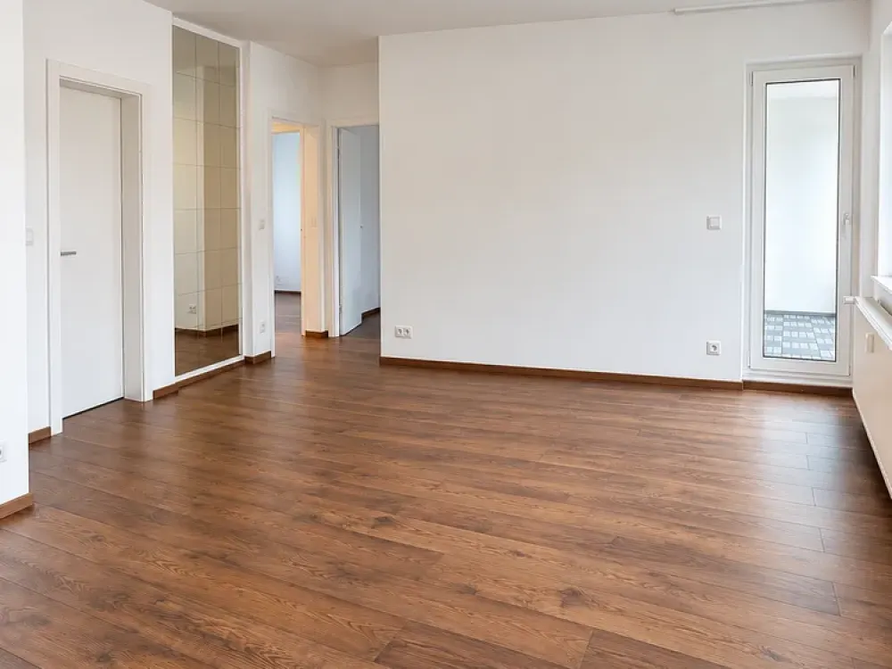Sanierte 3-Zimmer-Wohnung mit Loggia und Einbauküche in ruhiger rückwärtiger Lage