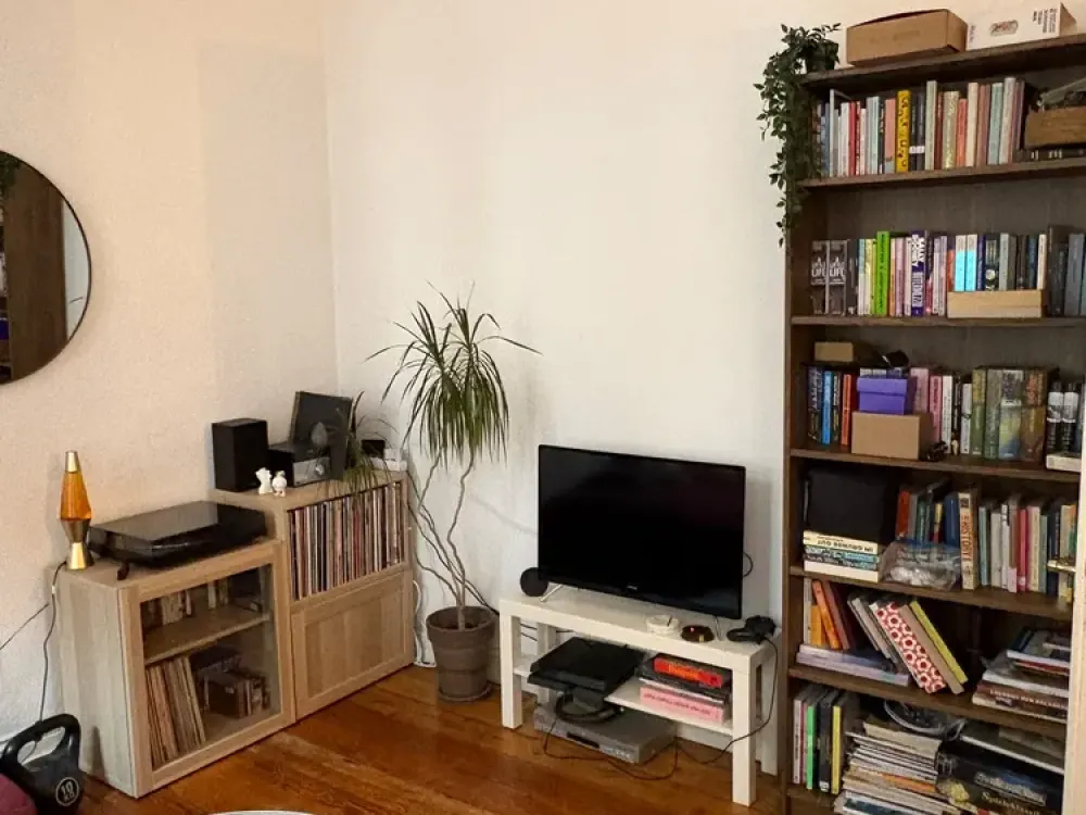 Sublet from January: Old building apartment with two rooms