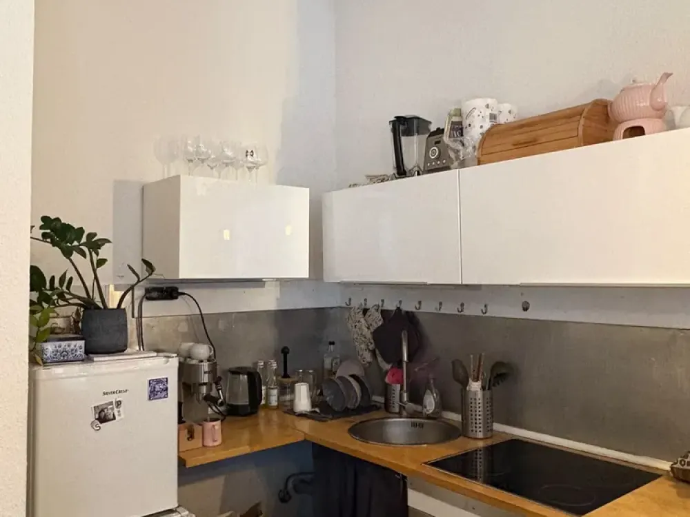 Sublet from January: Old building apartment with two rooms