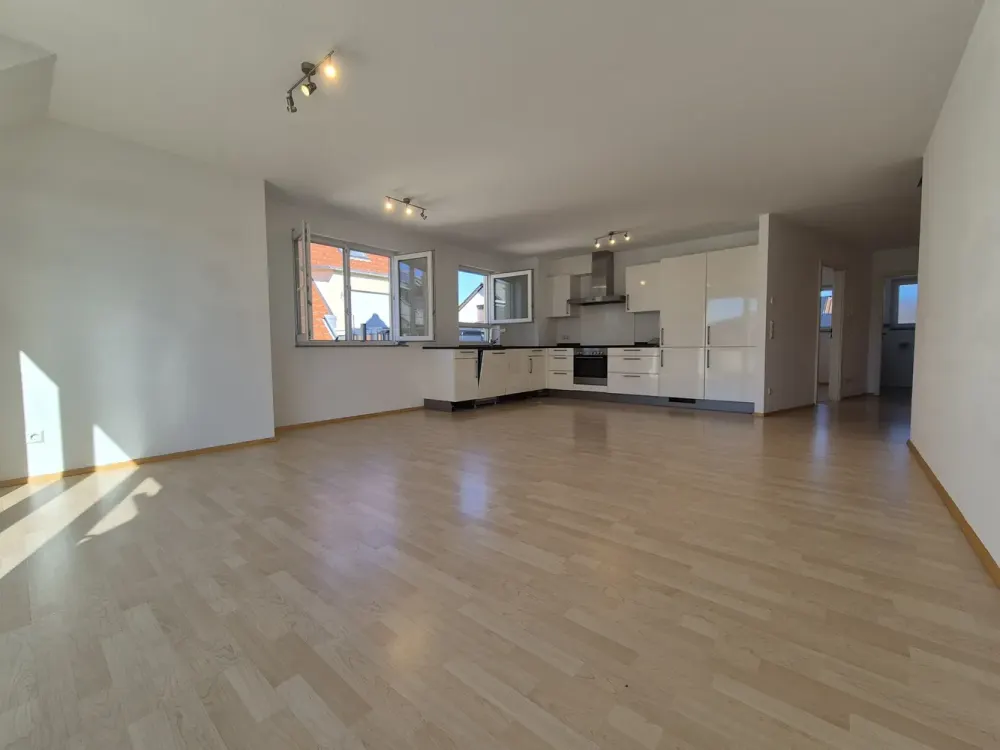 !Beautiful 3,5 rooms maisonette apartment with terrace and garage, 5 min. to Panzer in Böblingen!