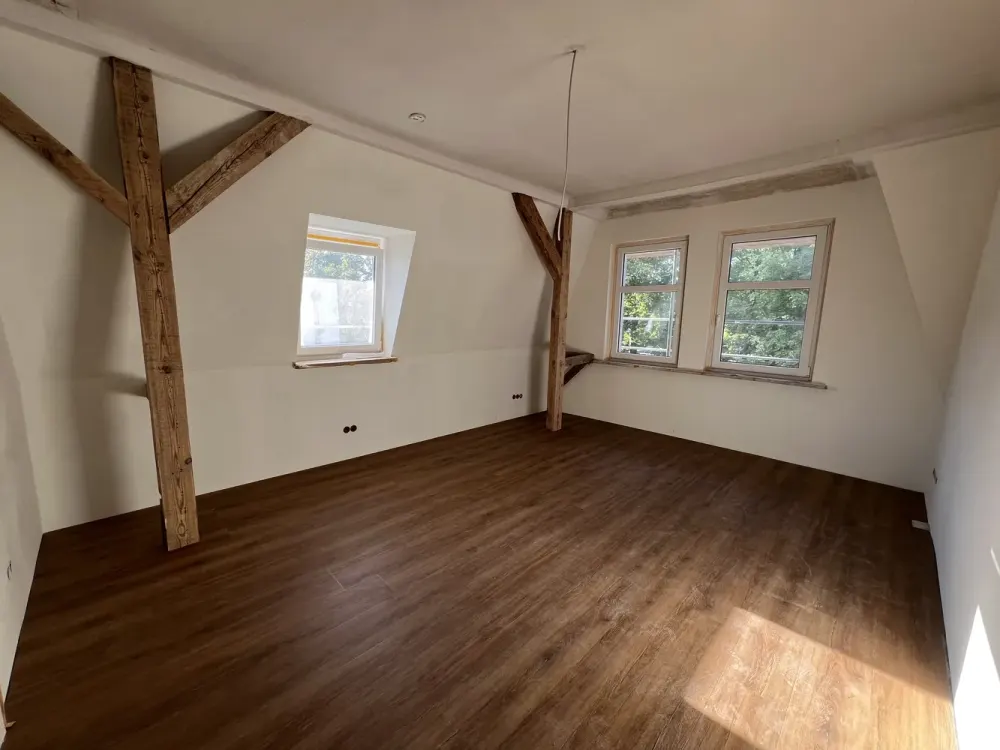 Helle, lichtdurchflutete 3 Zimmer DG-Wohnung/ Erstbezug nach Komplettsanierung 2026
