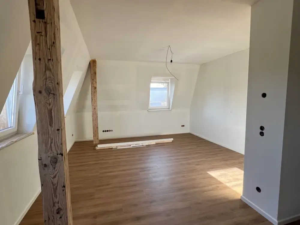Helle, lichtdurchflutete 3 Zimmer DG-Wohnung/ Erstbezug nach Komplettsanierung 2026