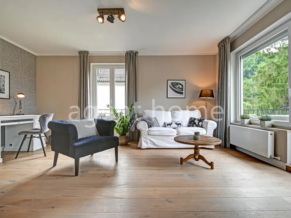 MÖBLIERT - LUXURIOUS LIVING - Helle Wohnung mit Balkon