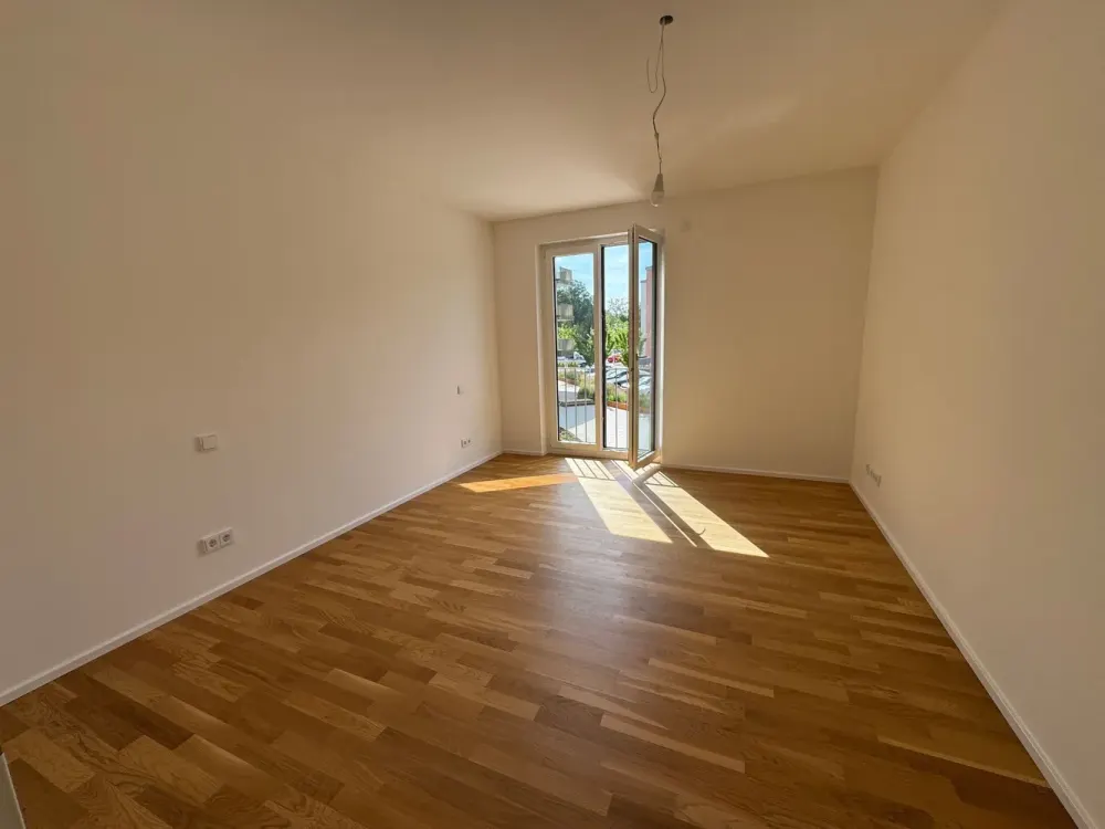 Modern 3-Room Apartment with Balcony